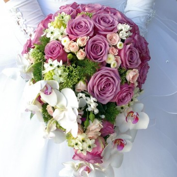 結婚式の必需品！ウェディングブーケの種類を簡単解説！